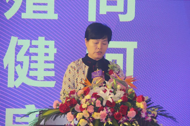 萧山区人大常委会原主任,萧山区慈善总会名誉会长王珠瑛讲话